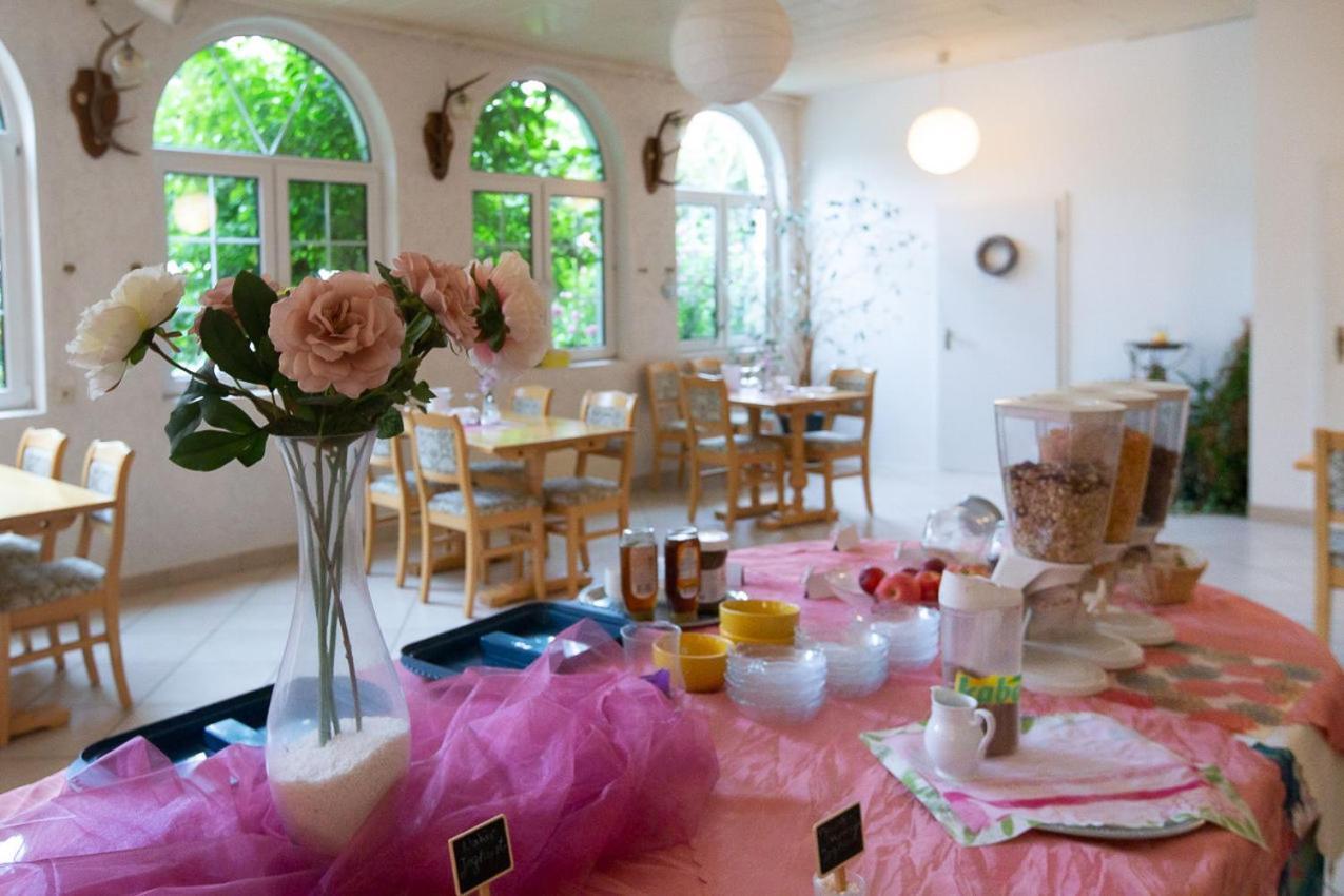 Hotel Dolgesheim Екстериор снимка
